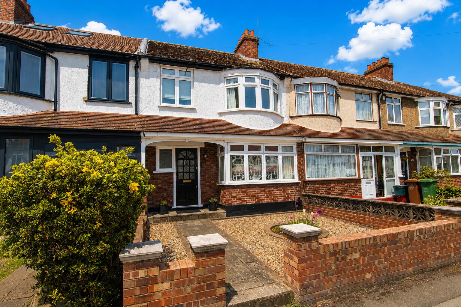 3 bed property in Godalming Avenue, Wallington